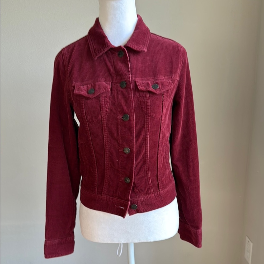 Old Navy women’s burgundy corduroy jacket